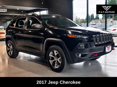 Used 2017 Jeep Cherokee Latitude w/ Trailer Tow Group AWD/4WD image 1