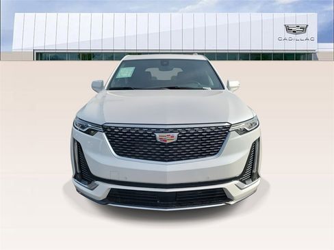 Used 2025 Cadillac XT6 Premium Luxury w/ Technology Package image 3