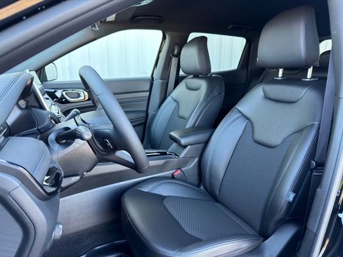 New 2026 Jeep Compass Latitude image 13