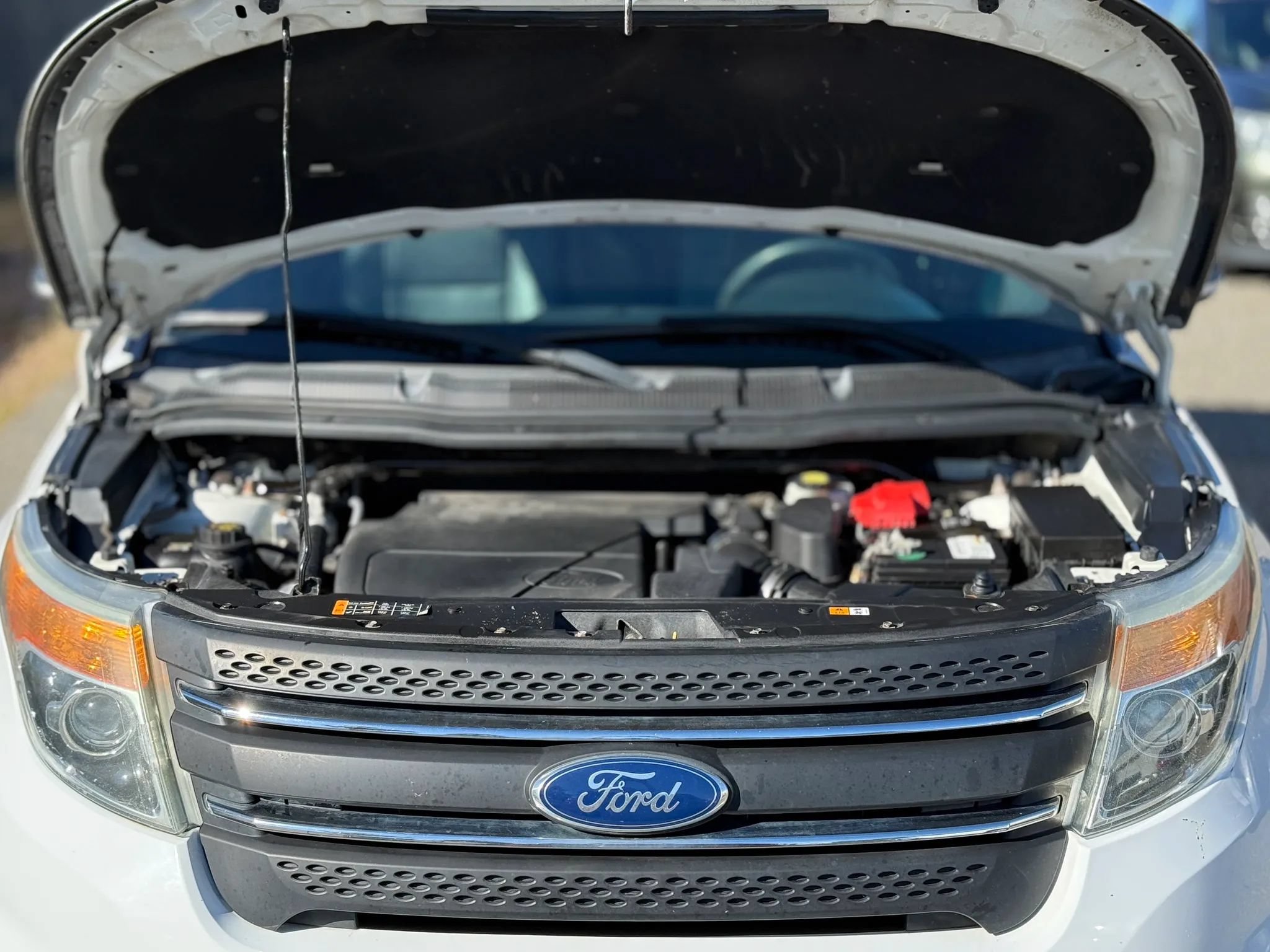 Used 2015 Ford Explorer XLT w/ Equipment Group 202B AWD/4WD image 29
