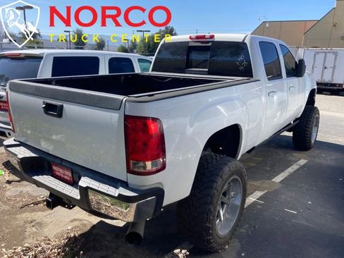 Used 2011 GMC Sierra 2500 SLT w/ Entertainment Package image 3
