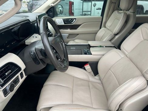 Used 2019 Lincoln Navigator Reserve image 26