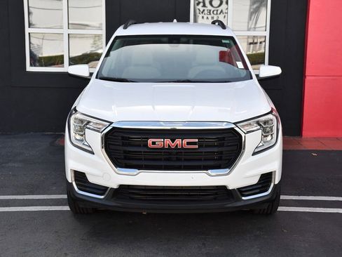 Used 2023 GMC Terrain SLE w/ Driver Convenience Package image 2