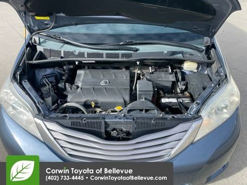 Used 2015 Toyota Sienna L image 22