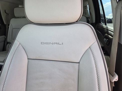 Used 2022 GMC Yukon Denali RWD image 17