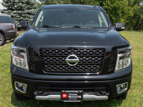 Used 2019 Nissan Titan PRO-4X AWD/4WD image 4