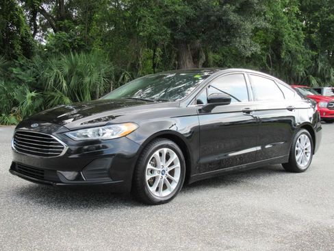 Used 2020 Ford Fusion SE FWD image 3