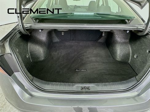 Used 2024 Nissan Altima 2.5 SV image 11