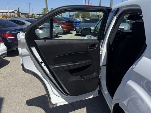 Used 2017 Chevrolet Equinox LS FWD image 21