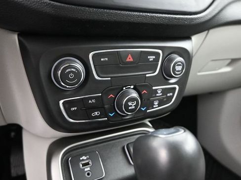 Used 2021 Jeep Compass Latitude w/ Convenience Group FWD image 34