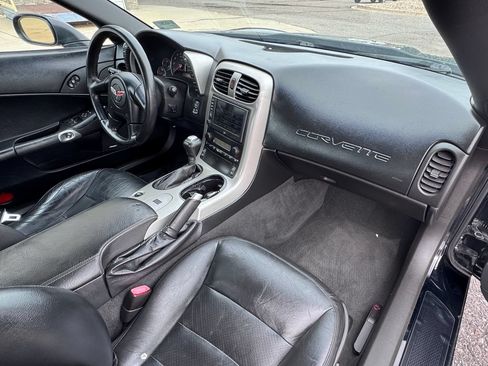 Used 2005 Chevrolet Corvette Coupe w/ Preferred Equipment Group RWD image 31