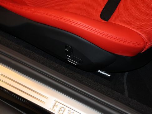 Certified 2025 Ferrari Roma Spider RWD image 12
