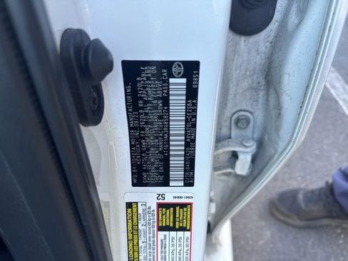 Used 2024 Toyota Camry SE image 3