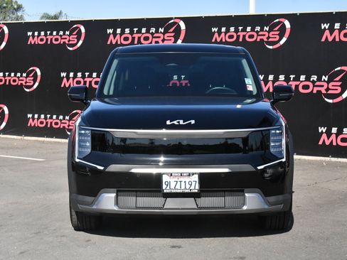 Used 2024 Kia EV9 Light Long Range RWD image 2