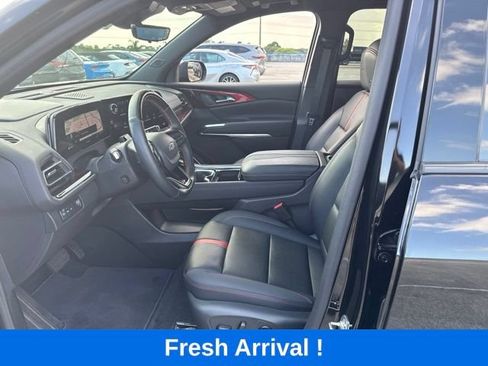 Used 2026 Chevrolet Traverse RS w/ LPO, Floor Liner Package FWD image 2