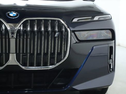 Used 2025 BMW i7 xDrive60 image 7