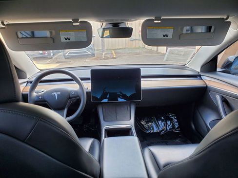 Used 2022 Tesla Model 3 Standard Range image 24