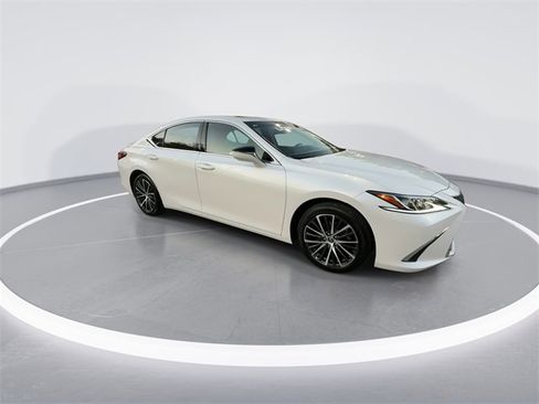 Used 2024 Lexus ES 300h w/ Premium Package image 2