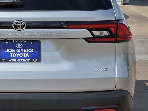 Used 2025 Toyota Grand Highlander FWD image 9