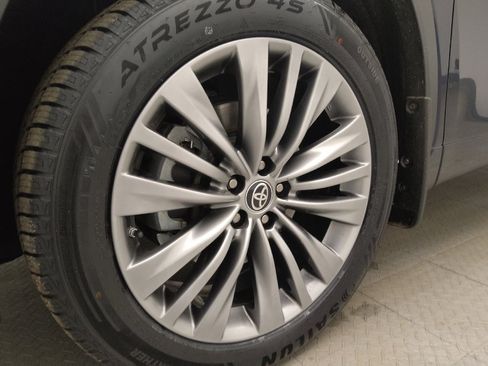 Used 2020 Toyota Highlander Platinum image 31