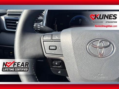 Used 2025 Toyota Camry SE FWD image 19