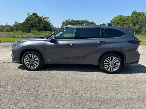 Used 2024 Toyota Highlander Platinum AWD/4WD image 8