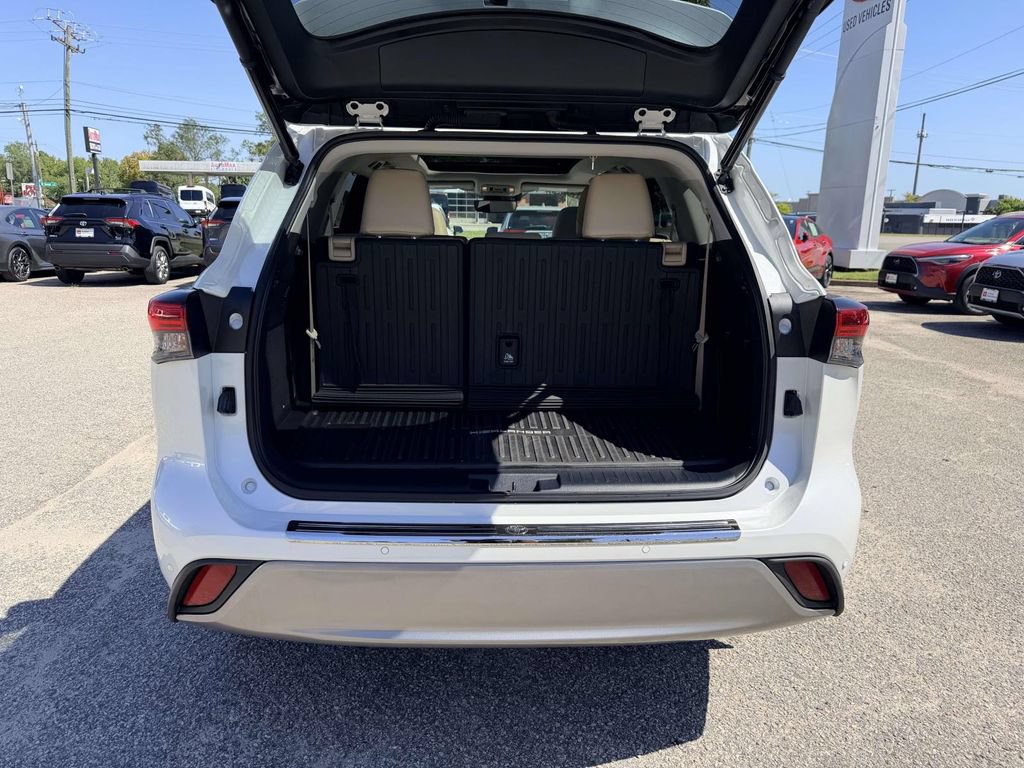 Used 2022 Toyota Highlander Platinum AWD/4WD image 15