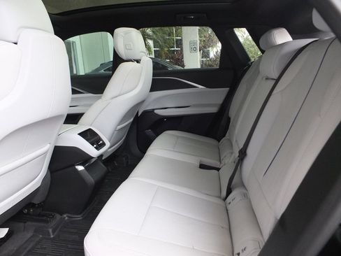Used 2025 Cadillac Lyriq Luxury AWD/4WD image 18