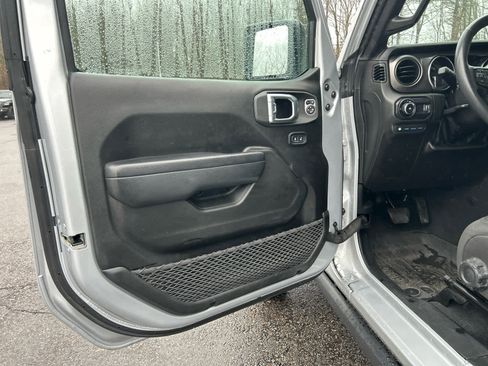 Used 2023 Jeep Wrangler Unlimited w/ Cold Weather Group AWD/4WD image 18