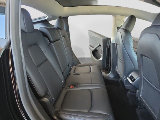 Used 2025 Tesla Model Y Long Range AWD/4WD image 35