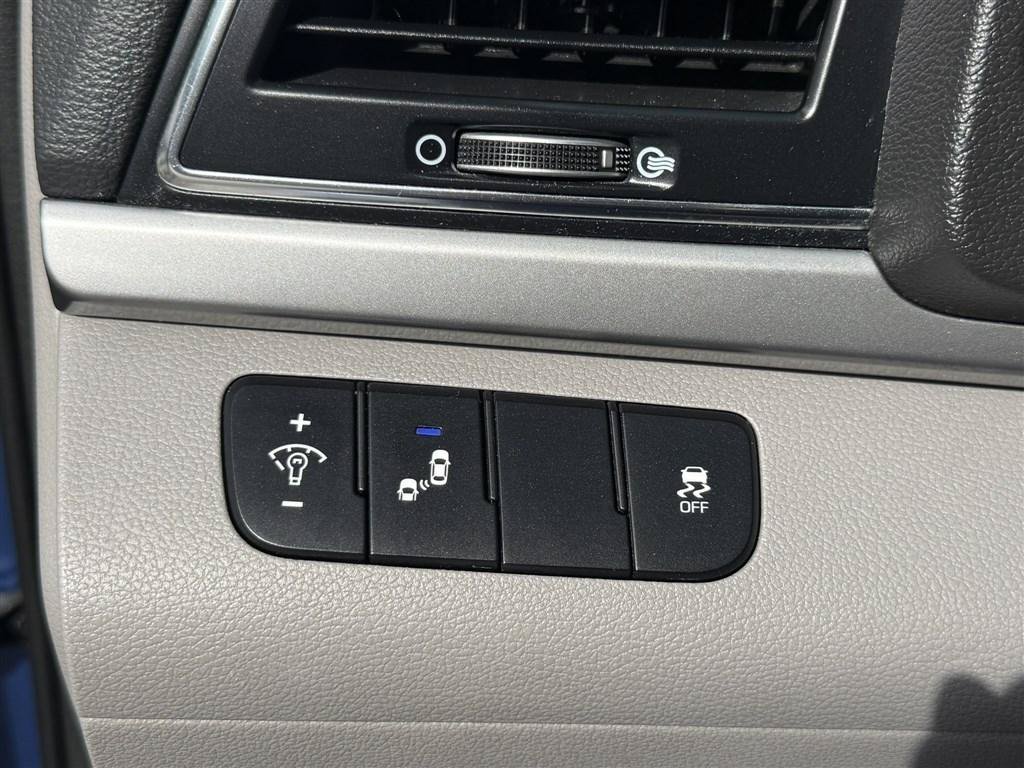 Used 2018 Hyundai Elantra SEL FWD image 14