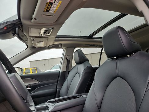 Used 2025 Toyota Grand Highlander FWD image 13