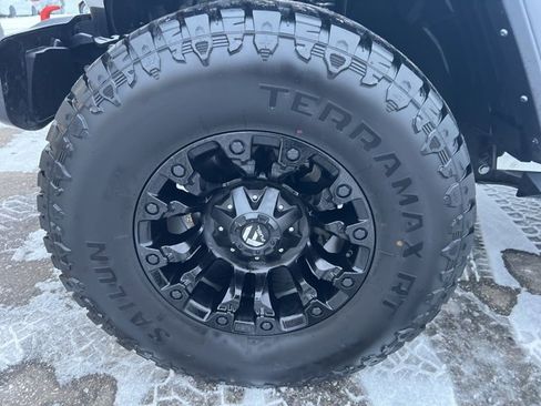 Used 2024 Jeep Gladiator Mojave w/ Technology Group image 35