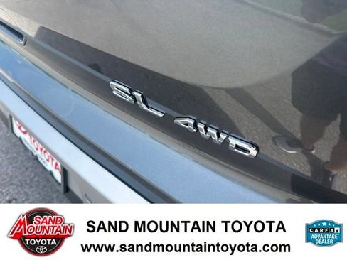 Used 2025 Nissan Pathfinder SL AWD/4WD image 9