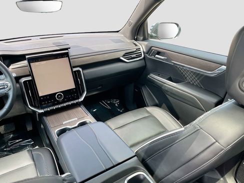 Used 2025 GMC Acadia Denali w/ Super Cruise Package image 24