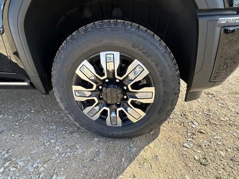 New 2026 GMC Sierra 2500 Denali w/ Denali Reserve Package image 3