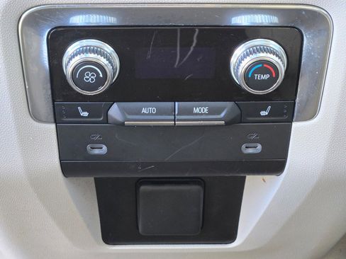 Used 2021 GMC Yukon Denali w/ Denali Premium Package image 19