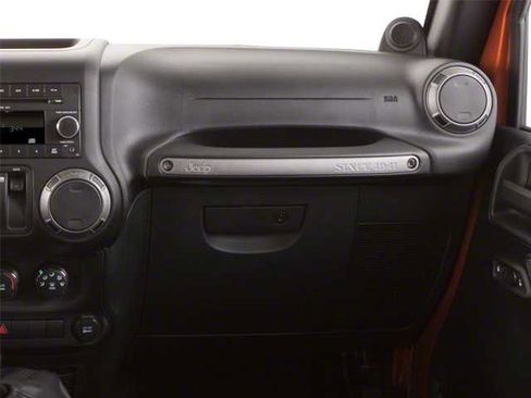 Used 2012 Jeep Wrangler Sahara w/ Connectivity Group AWD/4WD image 13