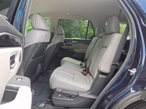 Used 2025 Honda Pilot EX-L image 10
