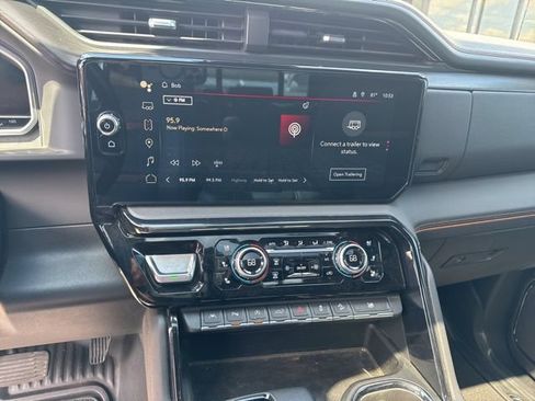 Used 2022 GMC Sierra 1500 AT4 w/ AT4 Premium Package AWD/4WD image 6
