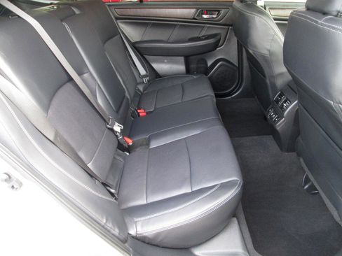 Used 2019 Subaru Outback 2.5i Limited AWD/4WD image 32