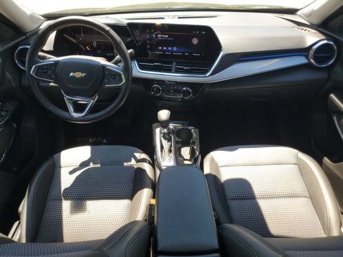 Used 2025 Chevrolet Trax LT w/ LT Convenience Package FWD image 11