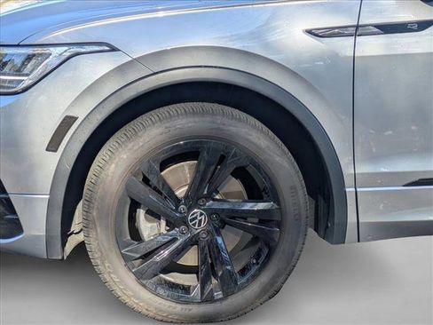 Used 2023 Volkswagen Tiguan SE R-Line image 9