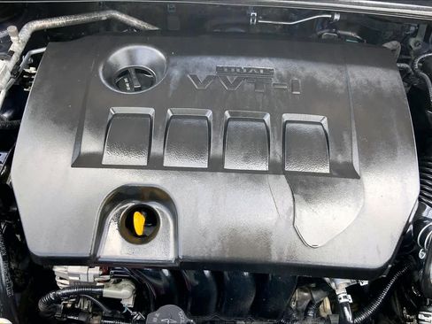 Used 2018 Toyota Corolla LE FWD image 32