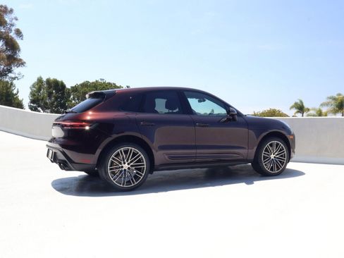 Certified 2023 Porsche Macan AWD/4WD image 8