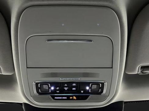 Used 2025 Lincoln Navigator Reserve image 35