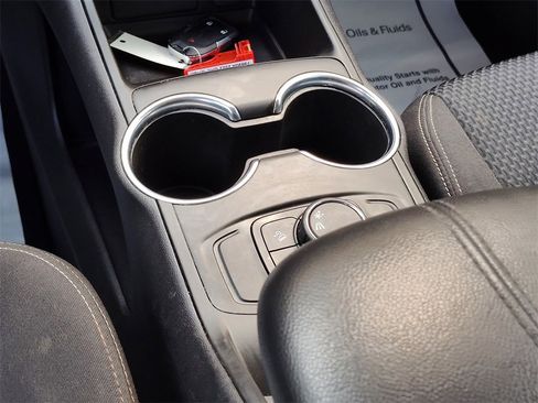 Used 2022 GMC Terrain SLE image 29