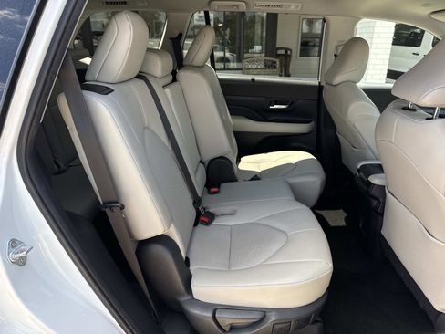 Used 2024 Toyota Grand Highlander FWD image 9