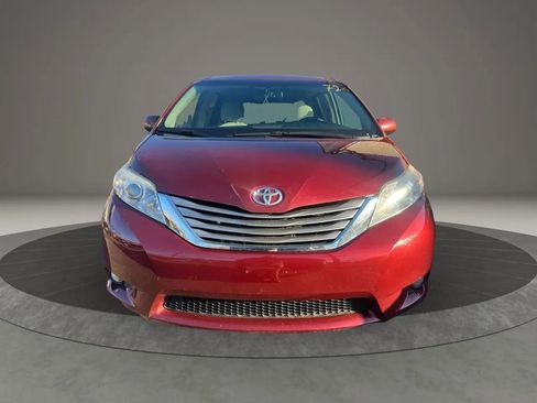 Used 2016 Toyota Sienna XLE w/ XLE Navigation Package image 2