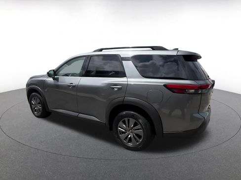 Used 2025 Nissan Pathfinder SV AWD/4WD image 10